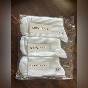 5 Pairs Of Solid Color Mid Tube socks White Suitable For Daily Use